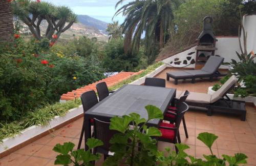 Spacious characterful villa with spectacular views in quiet rural setting. - Foto 42