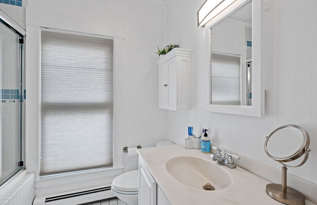 Cozy Stay w Fireplace Near Gunstock Laconia - Photo 10