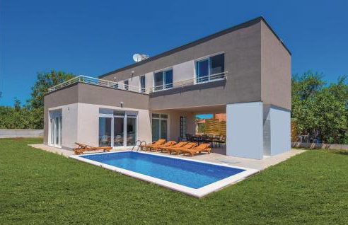 Three-Bedroom Holiday Home In Kozino - Photo 1