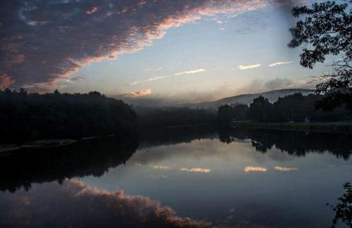 Riverfront Cabin with Beautiful Views of Housatonic River in Great Barrington, Massachusetts - Foto 42