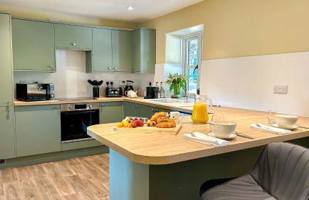 Bettws Hall Accommodation - Photo 8