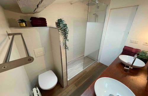 Jennys-Getaways Sunny Apartment Close Cité du Vin - Foto 32