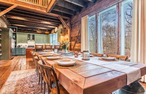 Modern Barn with Hot Tub, Game Room & Sleeps 14 - Foto 7