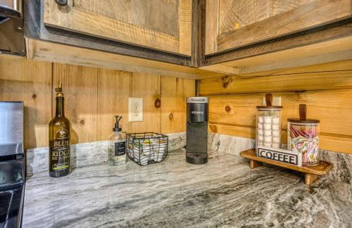 Cozy Chic Retreat Hot Tub, King Beds, Fire Pit - Foto 17