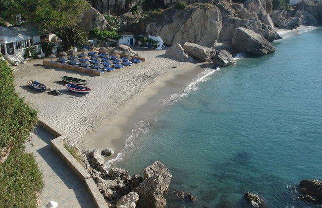 Luxury Villa in Sayalonga With Private Pool - Photo 38