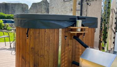 Castle Views cottage in historic village & woodfired hot tub - Foto 2