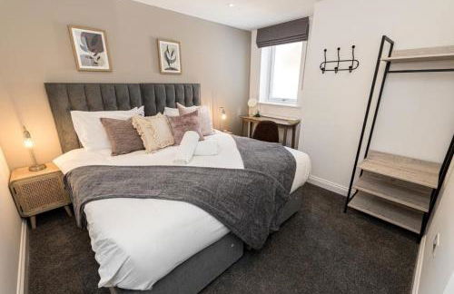 LOOKOUT by BOURNECOAST - A Stylish Flat with a Balcony, SEA GLIMPSES and Parking- Just a 10 Minute Walk to the Sandy Beaches - FM8405 - Photo 24