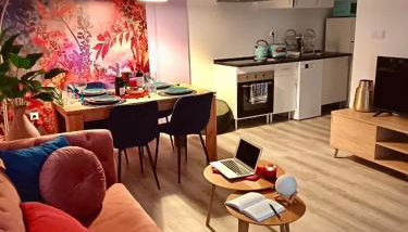 BOUTIQUE LUXURY City Center - Photo 5