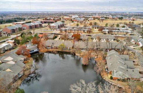 Gated Lakefront Retreat - Foto 29