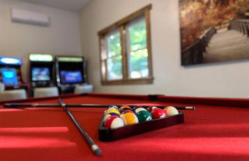 Secluded with Hot tub, Pool table, Arcade, Fishing andTheater Room - Photo 35