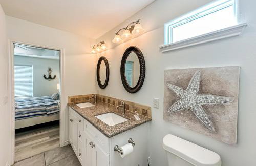 3BR Beach Retreat - Tiki Bar, Ocean Deck, Pet-Friendly & Sleeps 10 - Foto 15