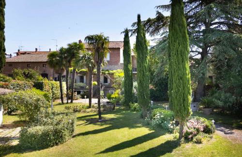 16th Century Townhouse, Large Garden Near Lake, Tuscany and Umbria - Sleeps 18 - Foto 26