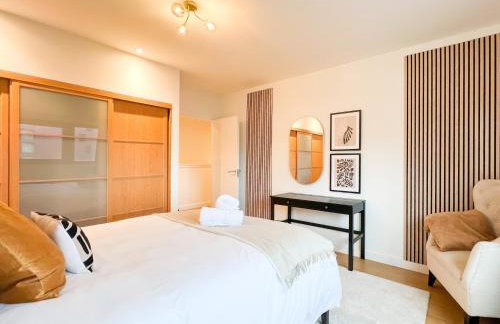 Lovely 2 Bed Duplex Apartment with Hydro Views - Photo 21