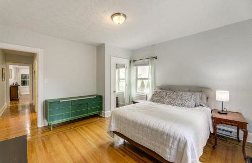 Modern Group Getaway with Private Yard in Cincinnati - Foto 12