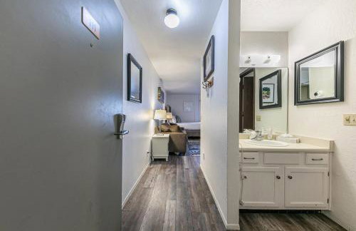 Delightful Studio w/Kitchenette #111 at Donner Lake Village - Foto 4