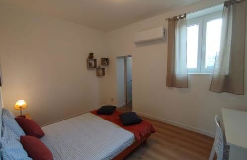 Appart 2 lits tv Wifi Parking Jardin - Foto 8