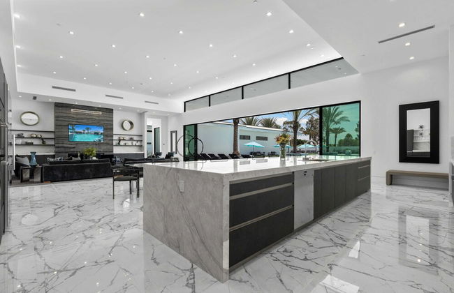 Sleeps 26 Pool, Hot Tub, Pickleball & Putting Green Bravo Villa #12 by Avantstay - Foto 10