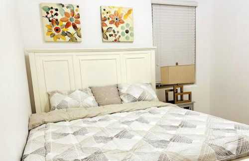 Tropical Desert Oasis Phoenix 5BR 3Bath with Outdoor Tiki Bar & BBQ - Photo 19