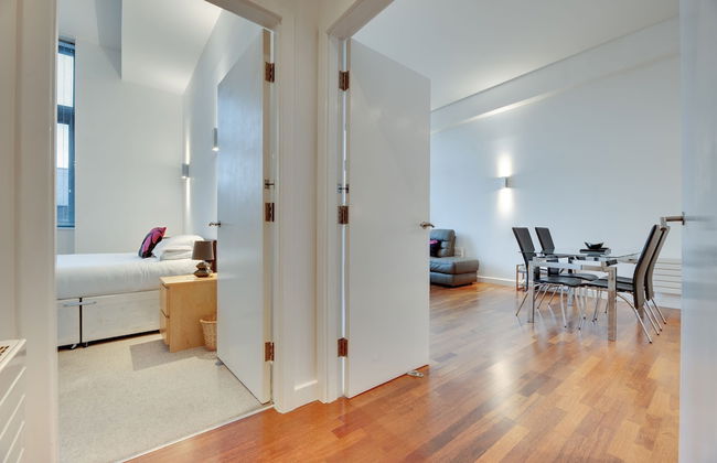 Crown Apartments By Week2Week - Photo 14