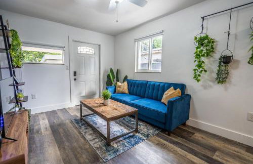 2 BD Home w/ Private Parking, Private Yard & W/D - Photo 18