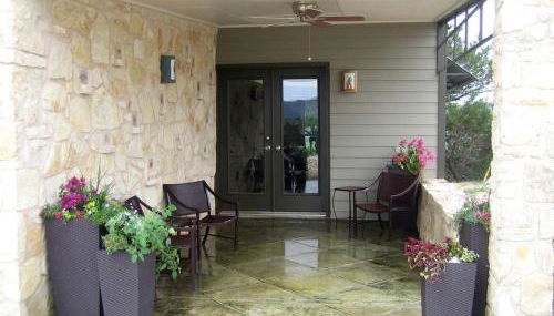 Pet-Friendly Cabin Rental for Two in Pipe Creek, Texas - Foto 3