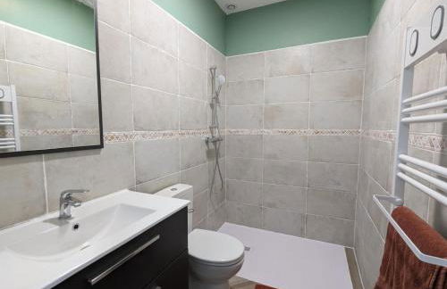 Maison spacieuse avec piscine privée, climatisation, Wi-Fi, animaux acceptés et parking - FR-1-653-268 - Foto 24