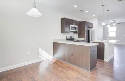 3BR Townhouse King Bed Garage Pineville - Foto 1