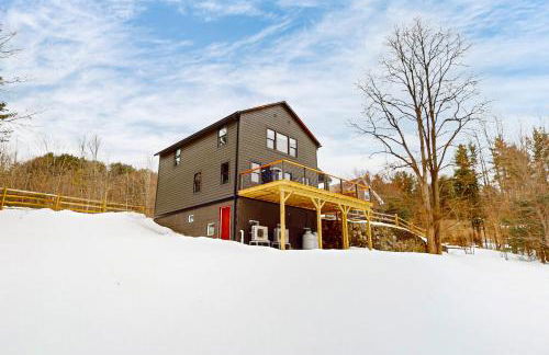 Less Than 1 Mi to Lake George! Family Retreat with Deck - Foto 2