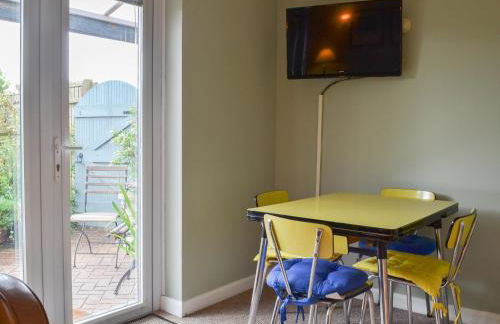 Overland Cottage - Photo 2