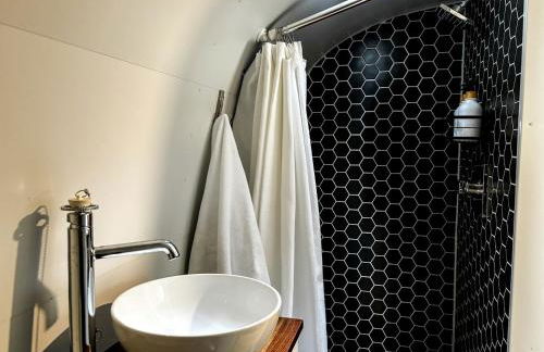 Waterfront, Pet Friendly Airstream near Lake George in the Adirondack, New York - Foto 4