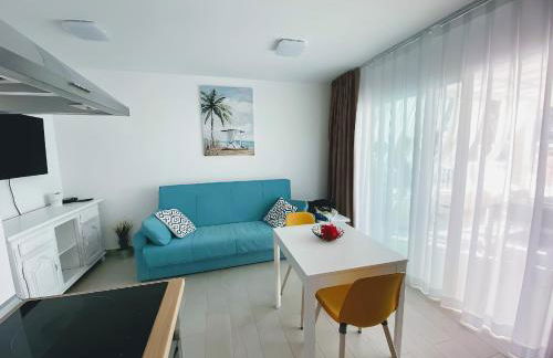 Red Hibiscus Corralejo iRent Fuerteventura - Photo 11