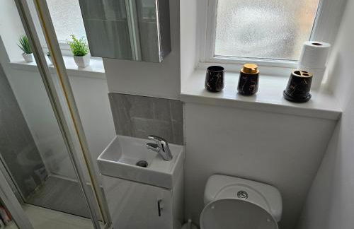 Cozy Ground-Floor Studio, Excellent City Access - Photo 16