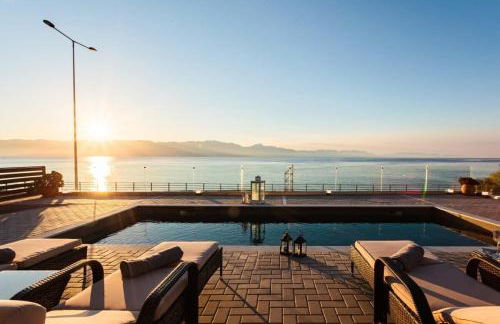 Seaside Summer Bliss - Aurora Luxury Pool Paradise - Foto 2