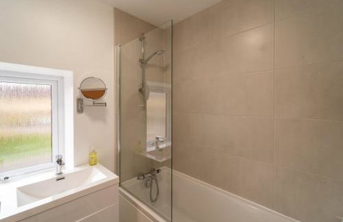 Cosy 2 Bed Terrace Peaceful Village location - Pass the Keys - Foto 39