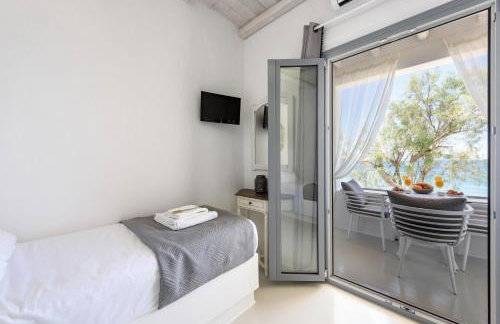 Blue Waves Suites & Apartments - To Kyma - Photo 74