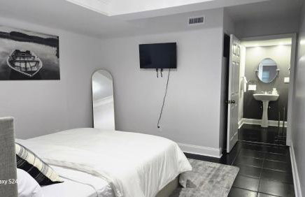 luxe studio with a great location lawrenceville - Photo 1