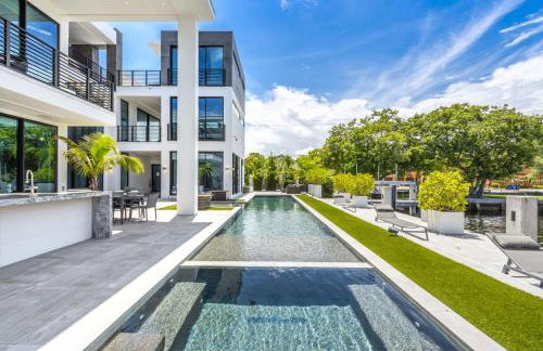 Three Story Waterfront Villa with Basketball and Mini Golf - Foto 58