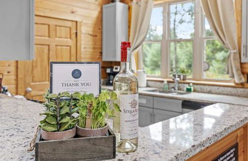 Romantic Cabin w Rain Shower & Spa Tub - Photo 20