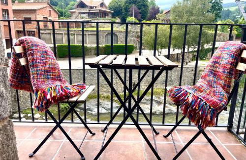 Apartamento colgante al río con vistas al puente - Photo 10