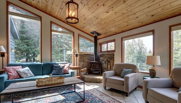 Slopes & Spokes-Alaska with Large HOT TUB - Foto 2, Habitación