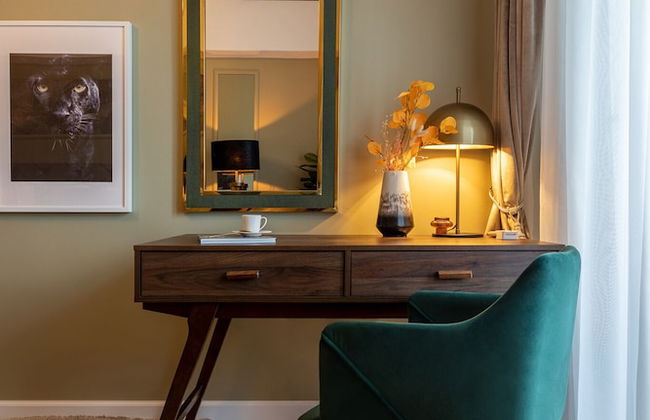 Views of Palace of the Parliament 2BR Jungle Theme - Foto 2