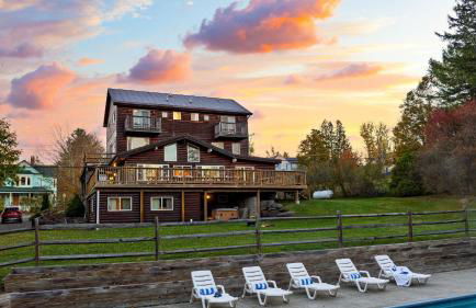 Mins to Hunter Mountain • Sleeps 36 • Pool Spa Games Bar Cozy Peaks Lodge by AvantStay - Foto 1