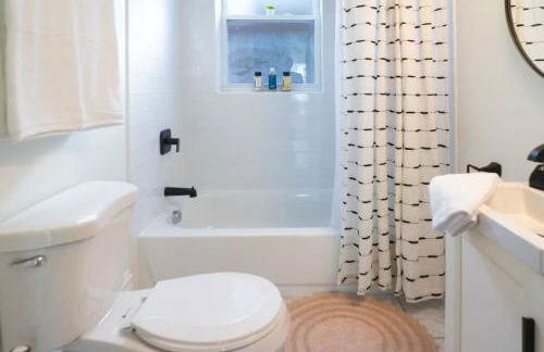 Spacious and Cozy St Louis Gem ABODEbucks - Photo 20