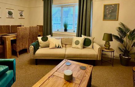 Cherry Blossom Apartment - 3 bed, parking, garden - Photo 26