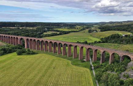 Treetops - Bright 2 Bed Flat - Super Location - Photo 14