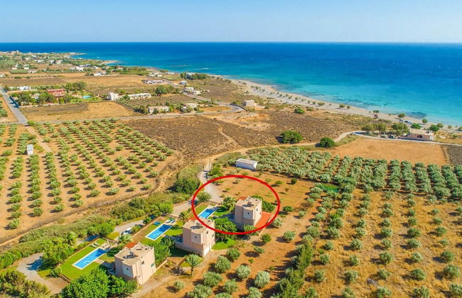 Theo Beach Villa Large Private Pool Walk to Beach Sea Views A C Wifi Car Not Required - 1843 - Foto 6