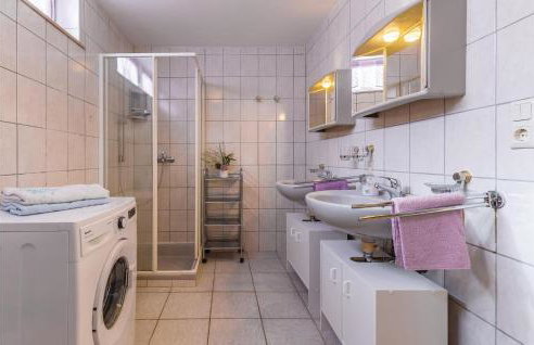 3 Bedroom Awesome Apartment In Pavicini - Photo 28