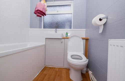 3 Bed - Sleeps 4 - Free Parking - Private Garden - Photo 16