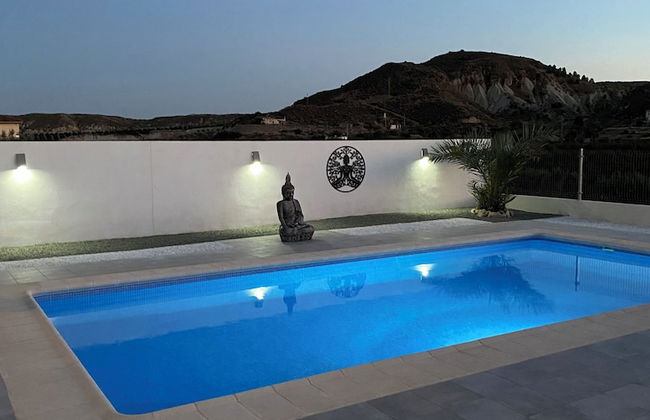 Captivating 3-bed Villa in Antas - Photo 21