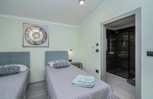 Villa Vala with a large yard near Pula - by Istrabook - Foto 41